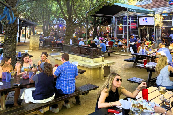 Katy Ice House Beer Garden